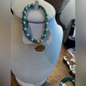 Lilly Pulitzer Elegant Teal Beaded Bracelet with Gold Accents